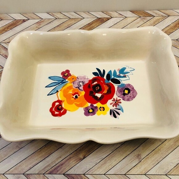 Pioneer Woman Flea Market Decorated 2.3-Quart Ruffle Top Stoneware Bakeware - Picture 2 of 7